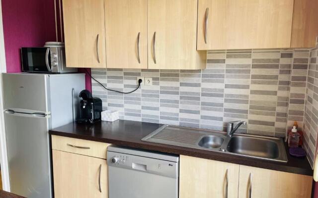 Charmant T2 face à la gare avec parking