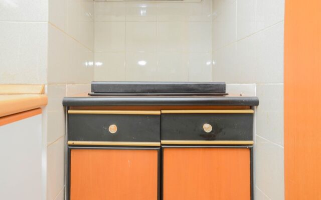 Stylish and Posh Studio Park Royale Apartment