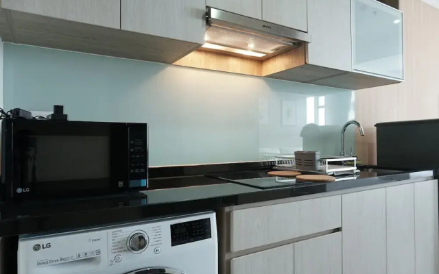 Cozy and Tranquil Studio Menteng Park Apartment
