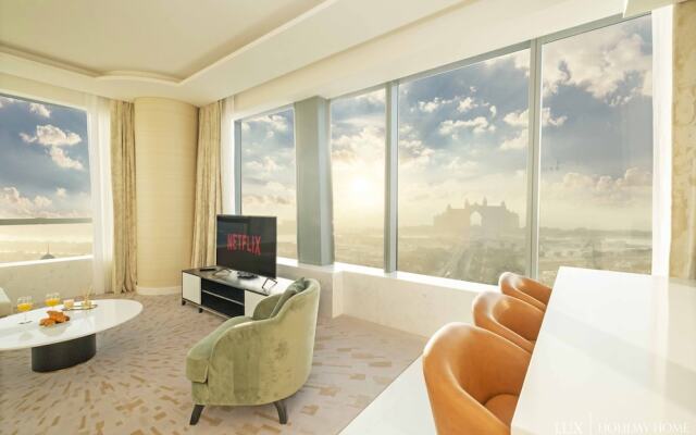 LUX Iconic Views at Palm Tower Suite 3