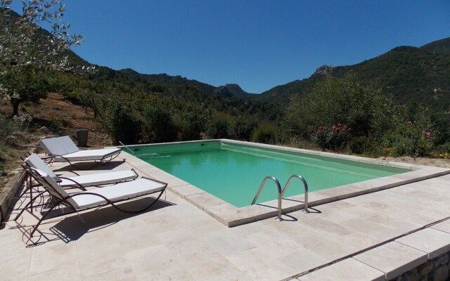 Spacious Holiday Home with Swimming Pool in Montaulieu