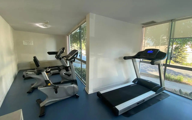 Spacious River view 3 Bdrm Apt with 2 Car spaces