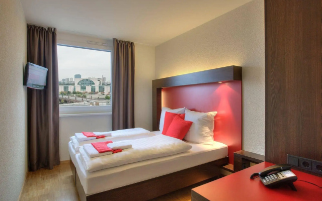 MEININGER Hotel Berlin Hauptbahnhof - Image 4