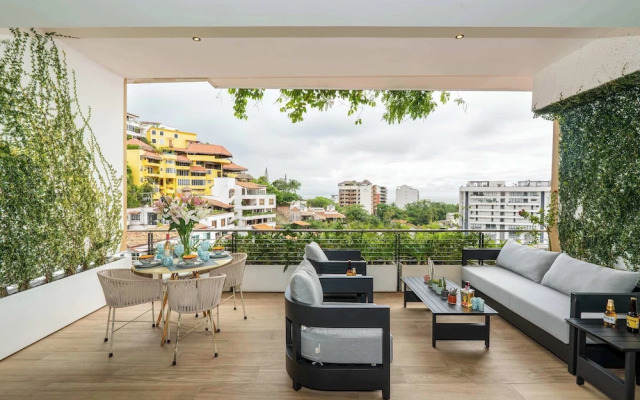 Soho PV Stunning Views Luxury Heated Rooftop Pool