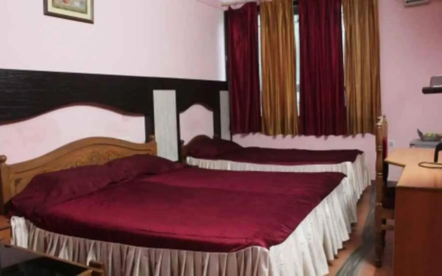 OYO Rooms Rajmahal Square 2