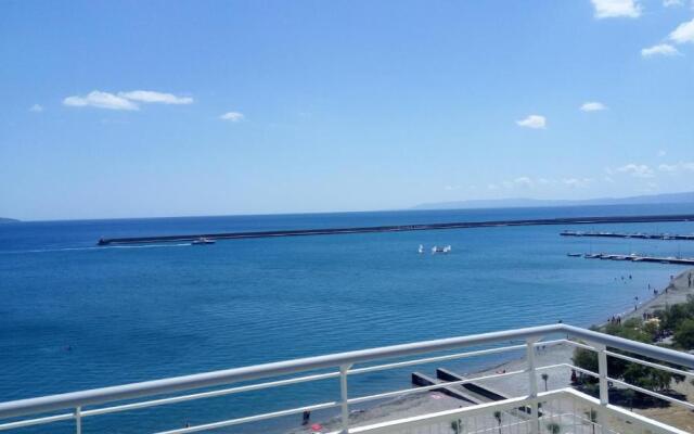 Seafront Penthouse LEO