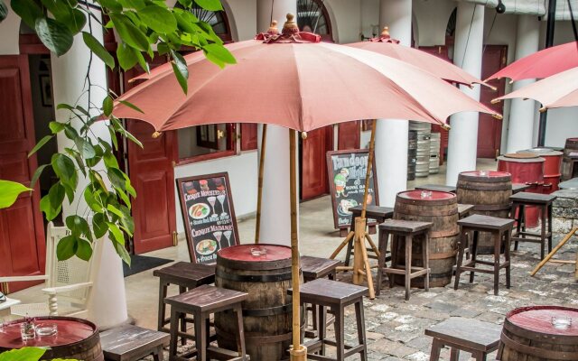 Royal Bar & Hotel
