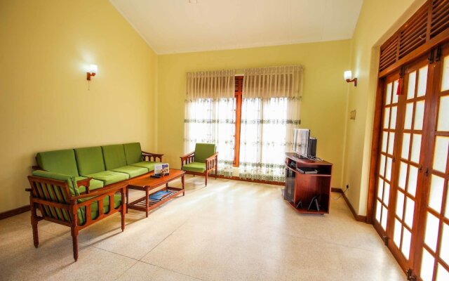 Yoho Airport Way Bungalow