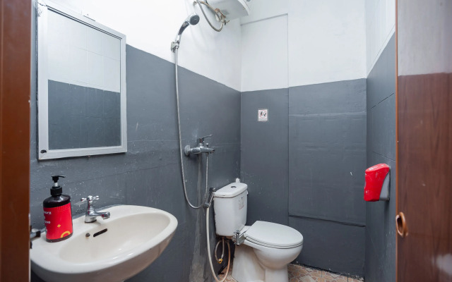RedDoorz Plus near Mall Kelapa Gading