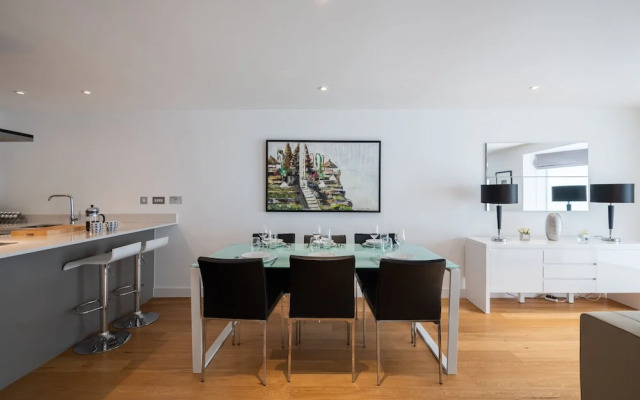 Trendy Queens Park Home Close to Hampstead by Underthedoormat