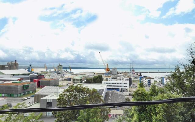 Superbe studio lumineux, jolie vue mer [LeDellec]