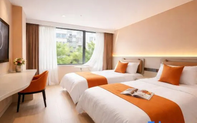 Urban Ease City Comfort · Yihe Spring PLUS Hotel (Yueqing Times Square Shopping Center) – Guest Rooms – Wenzhou