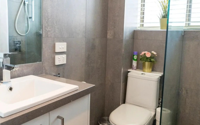 Comfortable New 1 Bedroom Apartment in St Klidas