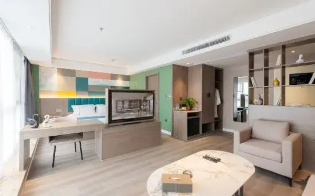 Baiyi Hotel (Yangcheng Lake Park Science and Technology City Neighborhood Center)