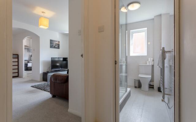 1 Bedroom Apartment Near Surrey Quays