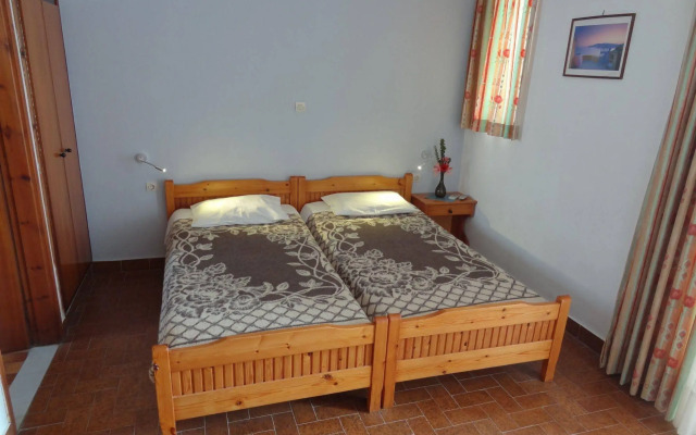 Michalis Studios & Apartments