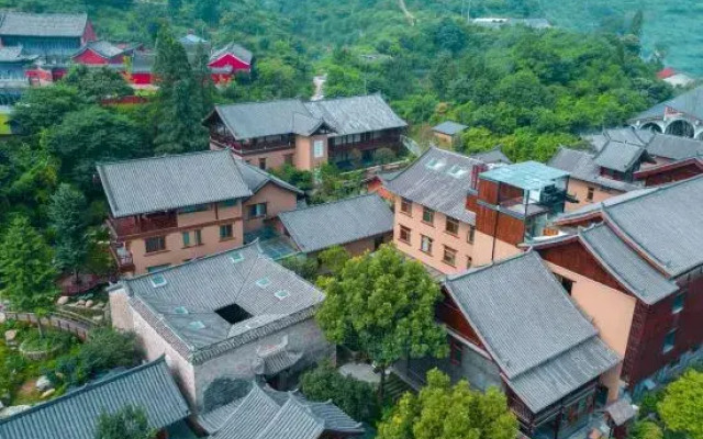 Rest with Cloud Hotels & Resorts