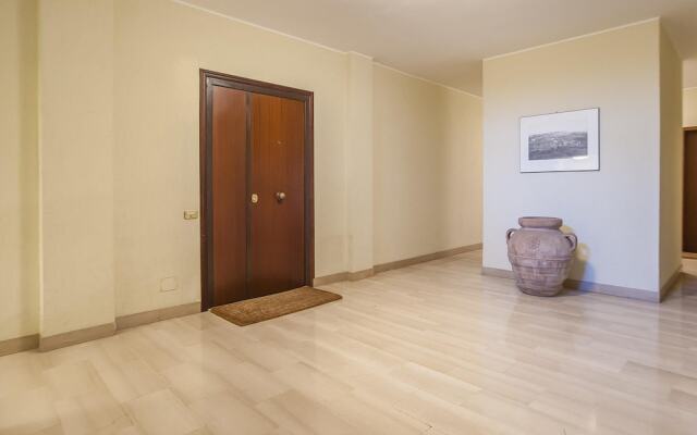 Eur Luminous And Large Family Terrace Apartment