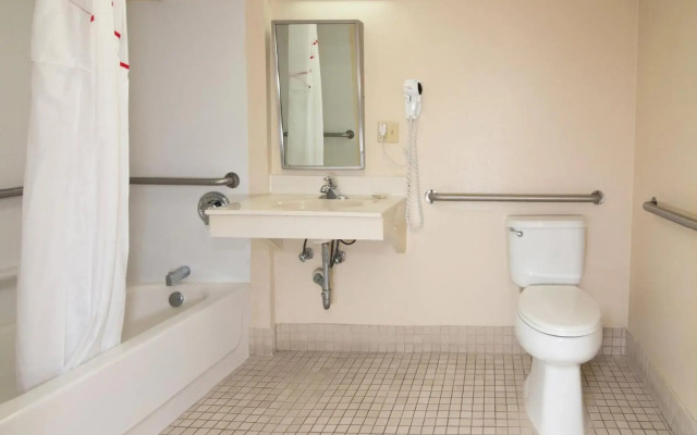 Red Roof Inn PLUS+ Miami Airport