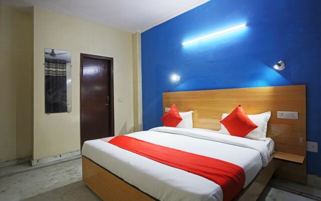 OYO 38417 Silver Villa