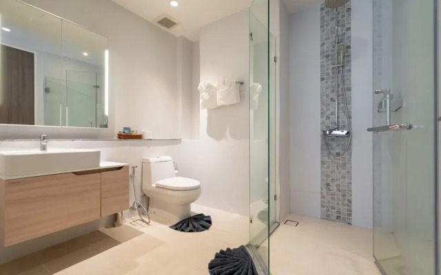 Diamond Condominium 2506
