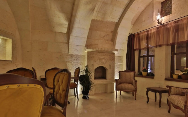 Golden Cave Suites
