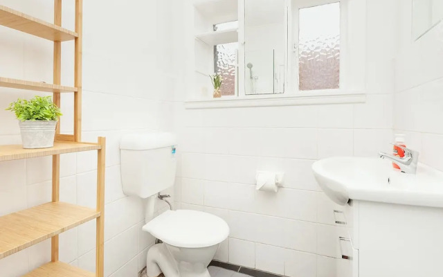 Newly Renovated Apt Close to CBD Unit 2