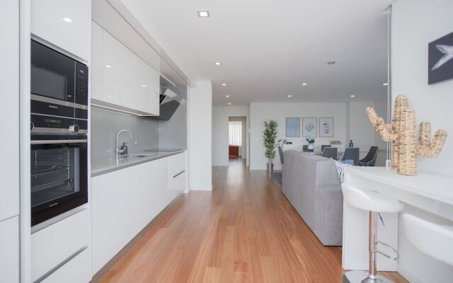 Liiiving - Luxury River View Apartment V