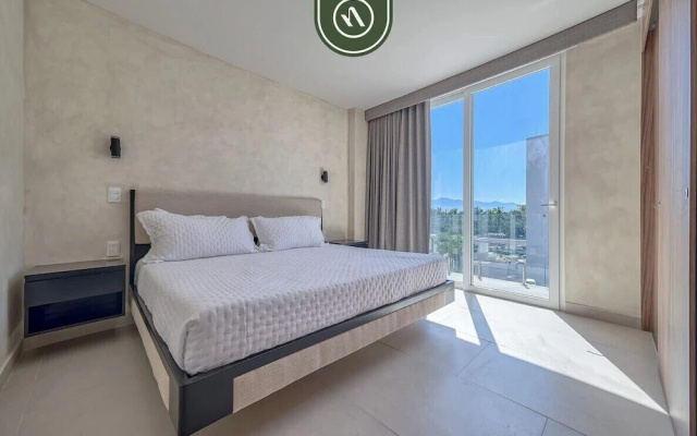 Luxury 2 BR Condo Near Beaches - Pools - Gym