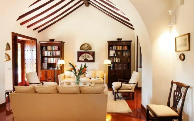 Luxurious Villa Oasis in Santa Brigida