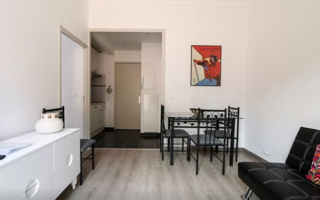 Sunny and Modern 1 Bedroom with Balcony2