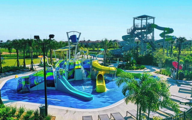 Stunning Villa w/ No Rear Neighbors! Near Disney