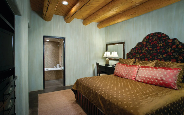 El Monte Sagrado Living Resort & Spa