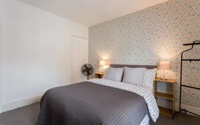 Ashton House, Luton - inhabit short stays