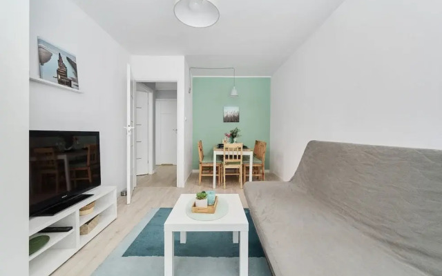 Charming Apartment Fabryczna by Renters