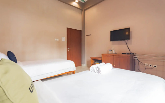 Urbanview Hotel Syariah Insani Cisarua Puncak