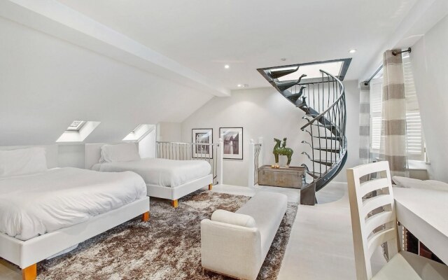 White House Mews Property