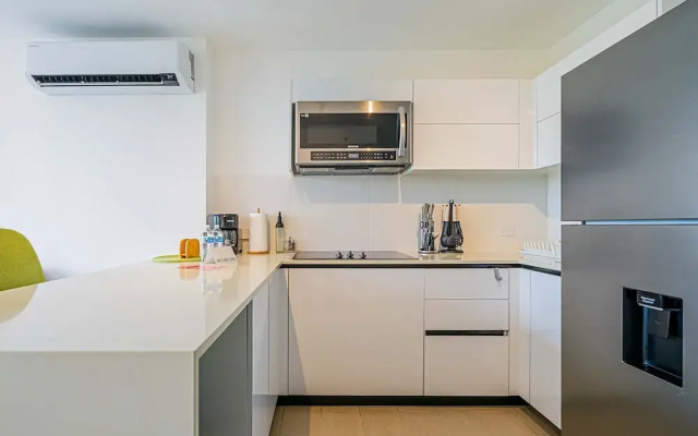 w Beautiful 1BR w Perfect Balcony View