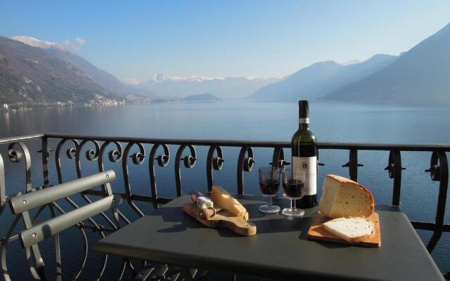 Charming House with Private Dock on Lake Como (Adults Only)