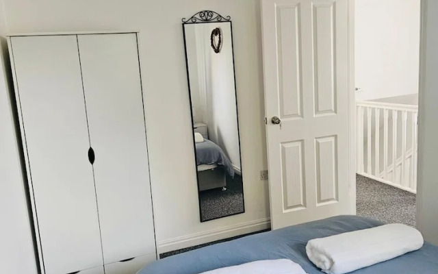 Stylish 3 Bed Home Parking City centre