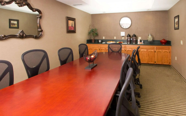 Comfort Suites Visalia Convention Center