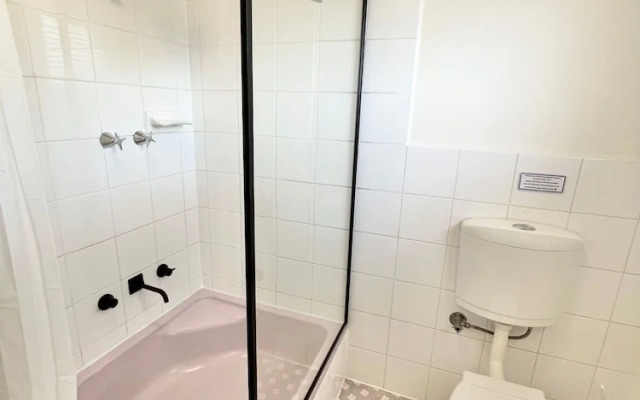 Dishwasher A C Dryer Campbelltown Courtyard East