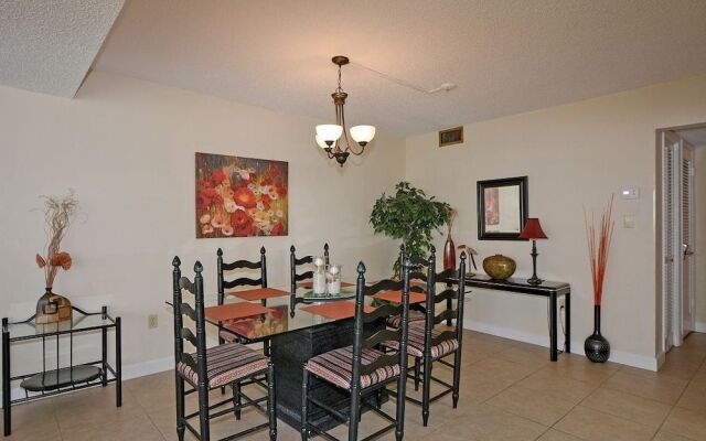 Shoreline 3036 Condo by RedAwning