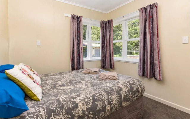 Waitangi Beach Bach 30B