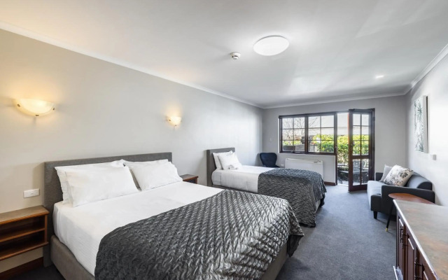 Adelaide Inn