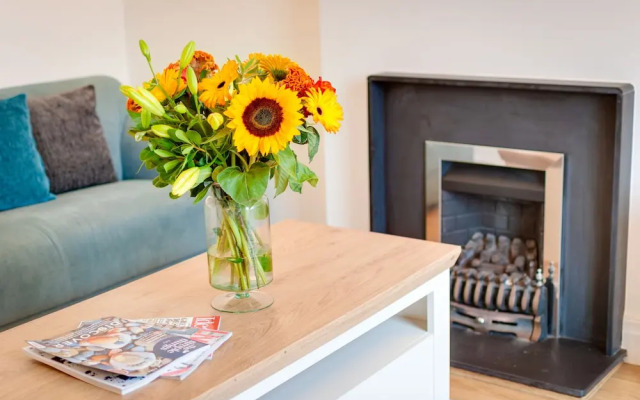 Base Serviced Apartments - The Docks