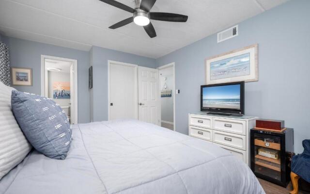 Beachcomber 304, 2BRs, Pool, Beach, Near Mayo Clinic, Sleeps 4