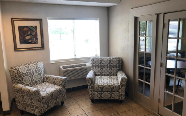 White Lake Inn And Suites