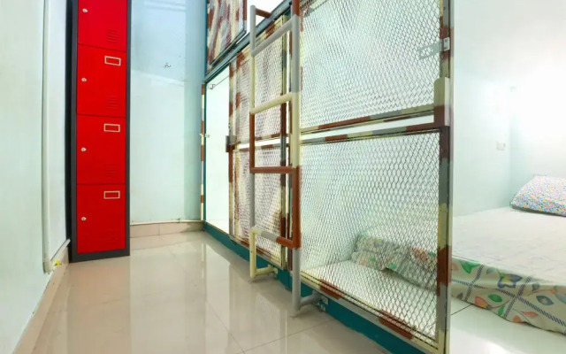 Kabin Kapsul Kayu Jati V Hostel