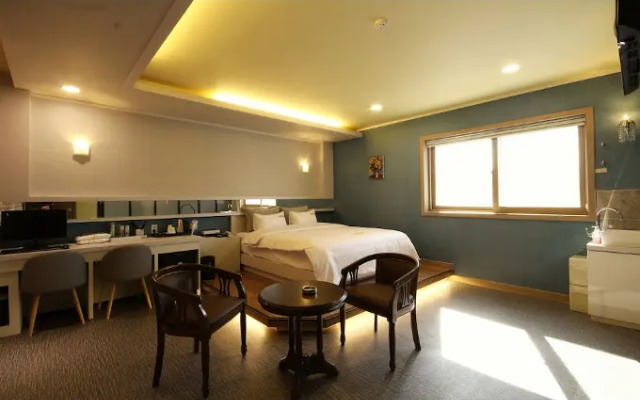GoldenRoot Hotel in Gimhae
